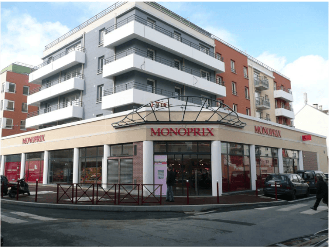 Centres commerciaux, superettes, supermarchés…..
en dessous des habitations